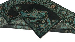 Central medallion detail of New Farahan rug from Pakistan