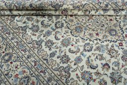 Close-up detail of 2000s Kashan rug from Iran / Persia showing Wool weave