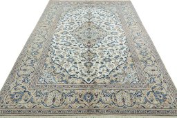 Surface texture of 2000s Kashan rug with natural Wool and intricate pattern