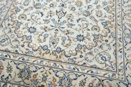 Close-up detail of New Kashan rug from Iran / Persia showing Wool weave