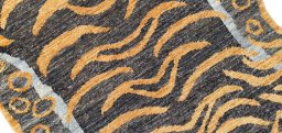 Central medallion detail of New Farahan rug from Pakistan