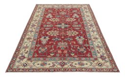 Surface texture of New Farahan rug with natural Wool and intricate pattern