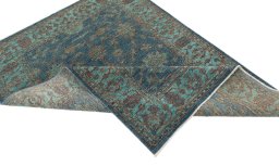 Central medallion detail of New Farahan rug from Pakistan