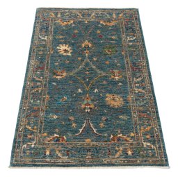 Surface texture of New Farahan rug with natural Wool and intricate pattern