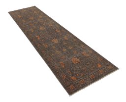 Corner detail of New Farahan rug showing border pattern and Wool pile