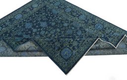 Central medallion detail of New Farahan rug from Pakistan