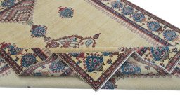 Central medallion detail of New Farahan rug from Pakistan