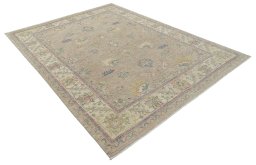 Corner detail of New Farahan rug showing border pattern and Wool pile