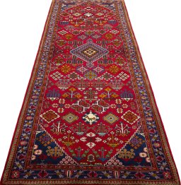 Surface texture of 2000s Meymeh rug with natural Wool and intricate pattern