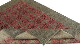 Central medallion detail of New Farahan rug from Pakistan