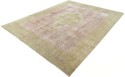 Corner detail of 1950s Vintage rug showing border pattern and Wool pile