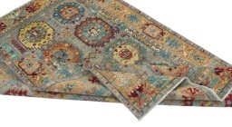 Central medallion detail of New Farahan rug from Pakistan