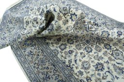 Surface texture of 2000s Kashan rug with natural Wool and intricate pattern