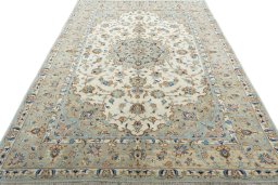 Surface texture of New Kashan rug with natural Wool and intricate pattern