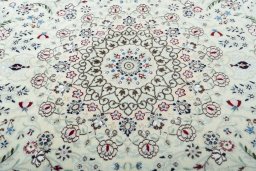 Central medallion detail of 2000s Nain rug from Iran / Persia