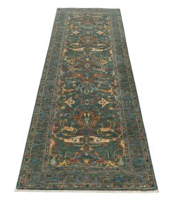Surface texture of New Farahan rug with natural Wool and intricate pattern