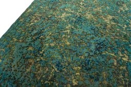 Backside of handmade 1970s Vintage rug showing knot structure and weave density