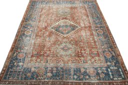 Surface texture of 1930s Heriz rug with natural Wool and intricate pattern