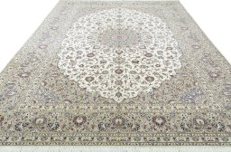 Surface texture of 2000s Kashan rug with natural Wool and intricate pattern