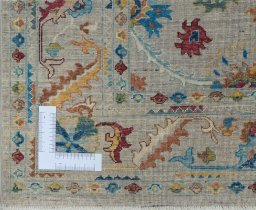 Corner detail of New Farahan rug showing border pattern and Wool pile