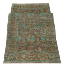 Central medallion detail of New Farahan rug from Pakistan