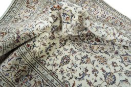 Surface texture of 2000s Kashan rug with natural Wool and intricate pattern