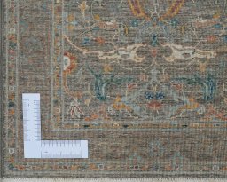 Corner detail of New Farahan rug showing border pattern and Wool pile