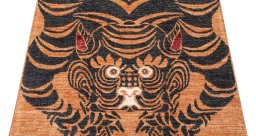 Surface texture of New Farahan rug with natural Wool and intricate pattern