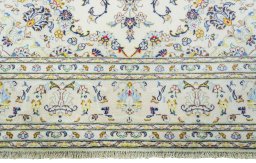 Full view of New Kashan rug from Iran / Persia, 303 × 199 cm in Beige tones