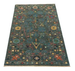 Surface texture of New Farahan rug with natural Wool and intricate pattern