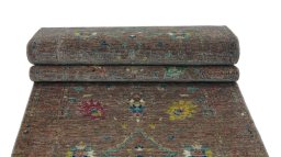 Central medallion detail of New Farahan rug from Pakistan