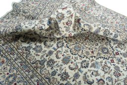 Surface texture of 2000s Kashan rug with natural Wool and intricate pattern