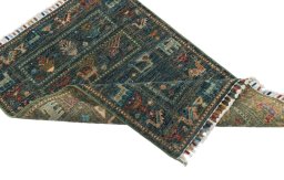 Central medallion detail of New Samarkand rug from Pakistan
