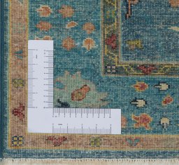 Corner detail of New Farahan rug showing border pattern and Wool pile
