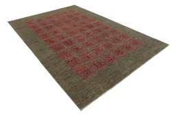 Corner detail of New Farahan rug showing border pattern and Wool pile