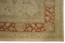 Corner detail of New Farahan rug showing border pattern and Cotton pile