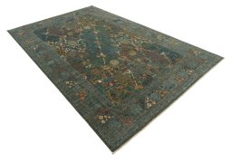 Corner detail of New Haj-jalili rug showing border pattern and Wool pile