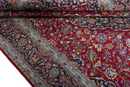 Close-up detail of New Kashan rug from Iran / Persia showing Cork weave