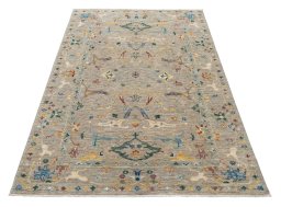 Surface texture of New Farahan rug with natural Wool and intricate pattern