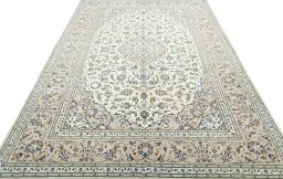 Surface texture of 2000s Kashan rug with natural Wool and intricate pattern