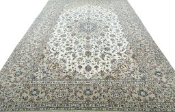 Surface texture of 2000s Kashan rug with natural Wool and intricate pattern