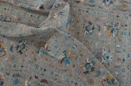 Full view of New Farahan rug from Pakistan, 294 × 203 cm in Beige tones