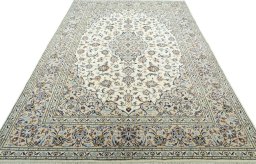 Surface texture of 2000s Kashan rug with natural Wool and intricate pattern