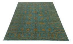 Surface texture of New Farahan rug with natural Wool and intricate pattern