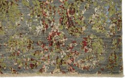 Surface texture of New Mahli rug with natural Wool and intricate pattern