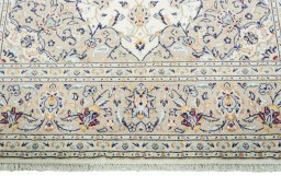Full view of New Kashan rug from Iran / Persia, 295 × 197 cm in Beige tones