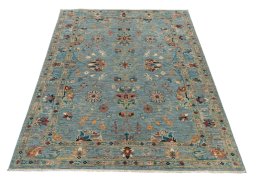Surface texture of New Farahan rug with natural Wool and intricate pattern