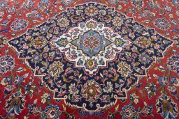 Central medallion detail of New Kashan rug from Iran / Persia