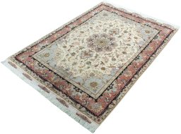 Corner detail of New Tabriz 50/60/70 Raj rug showing border pattern and Cork pile