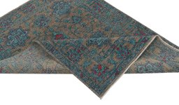 Central medallion detail of New Farahan rug from Pakistan